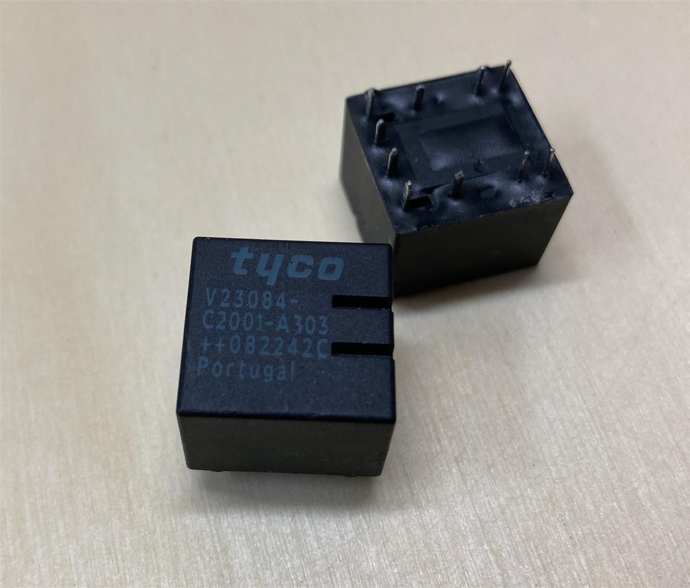 Relais Tyco V23084-C2001-A303 GM5 ECU BMW (Siemens)