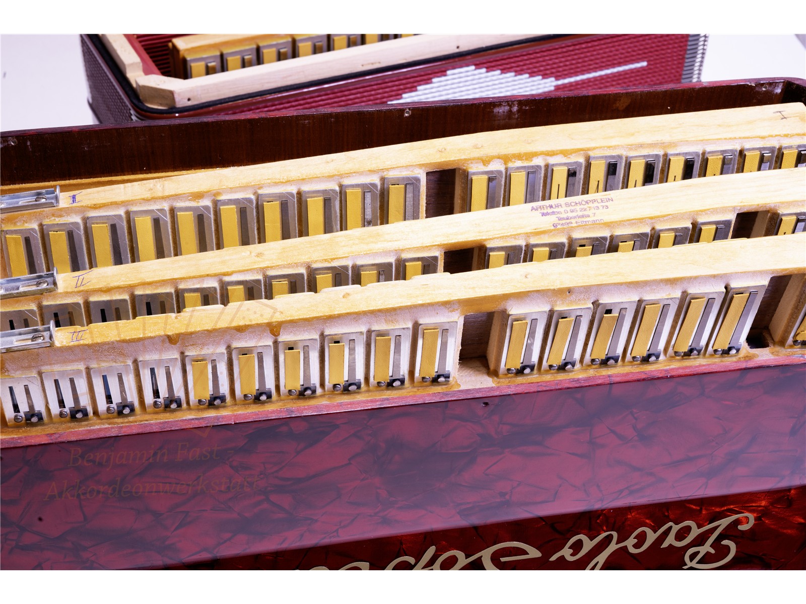 Akkordeon V. Soprani 96 Bass 37/96/III/5/3 rot - gebraucht