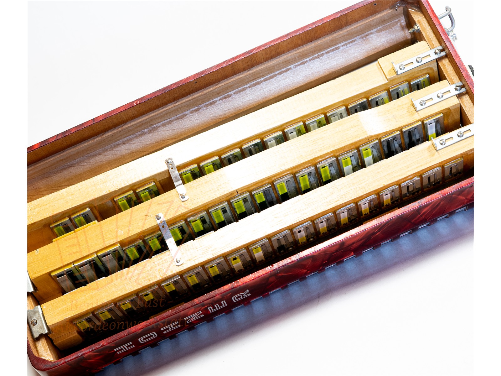 Akkordeon Hohner Concerto III N 34/72/III/5/2 rot, gebraucht