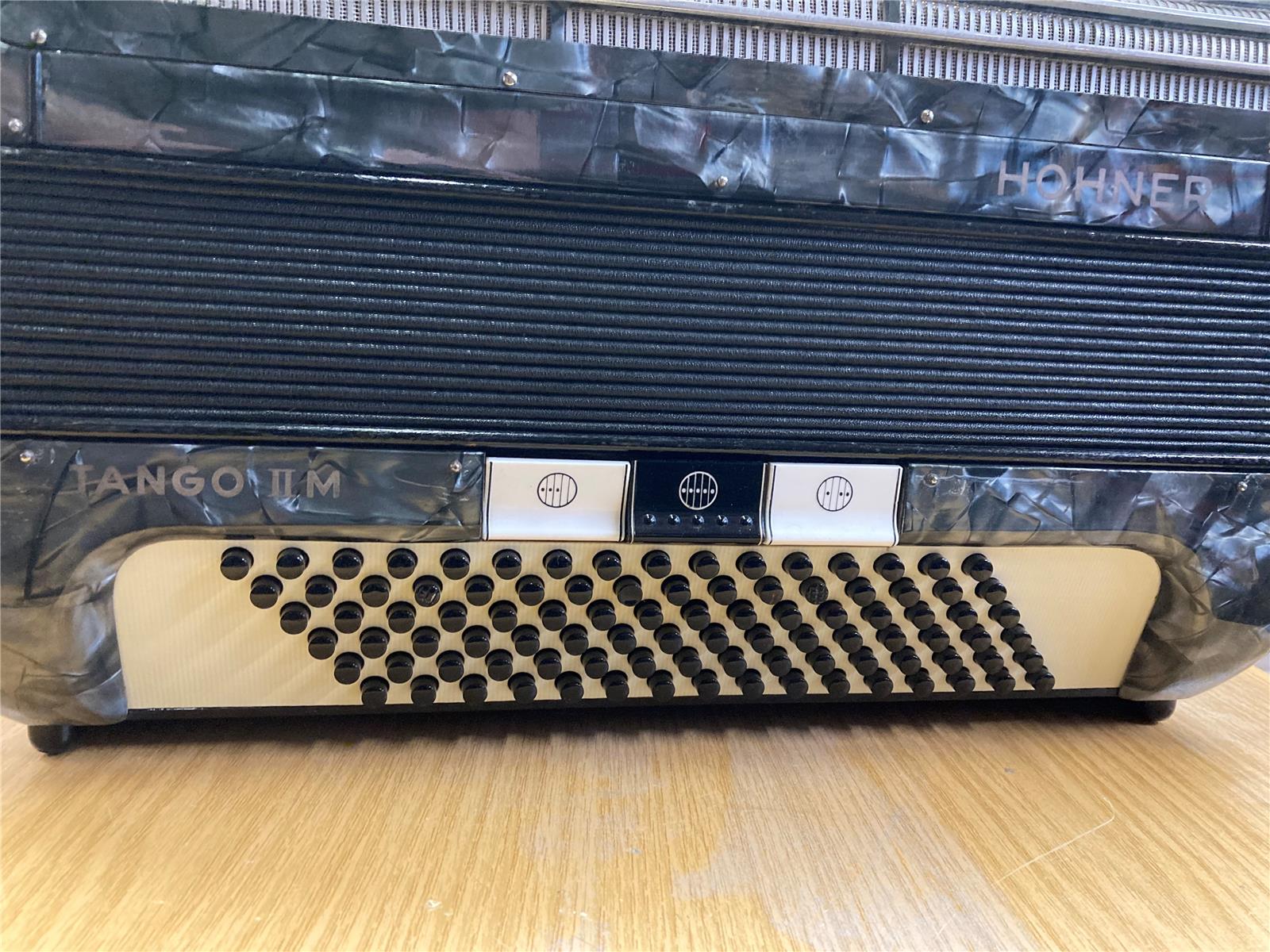 Akkordeon Hohner Tango II M grau LMM 37/96/III/9/3 - gebraucht