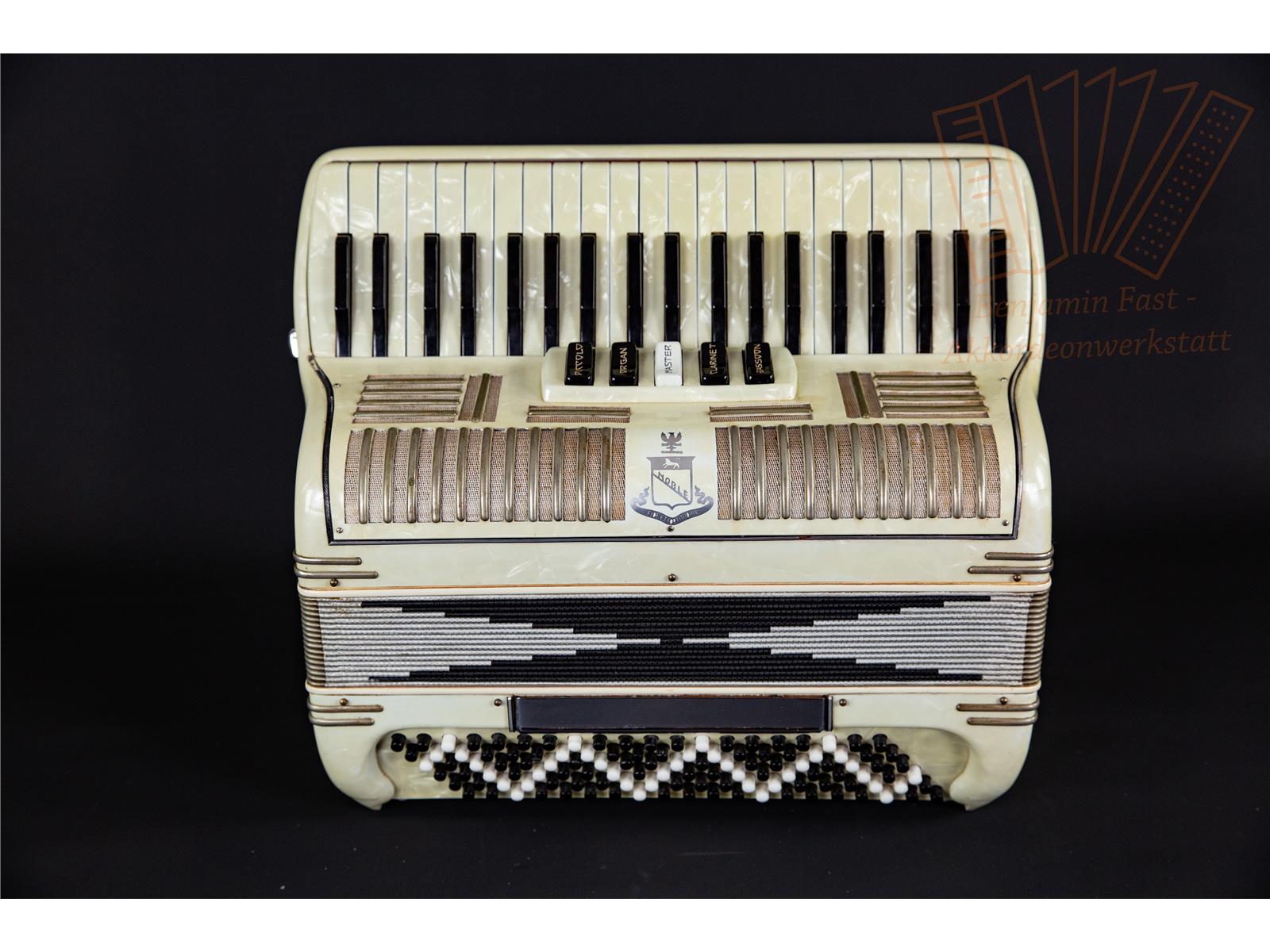Akkordeon Noble 41/120/III/5/1 MT gebraucht Akkordeon Noble 41/120/III/5/1 MT gebraucht