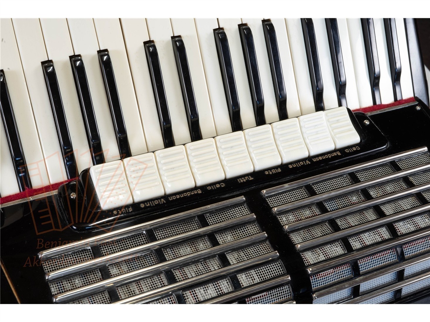 Akkordeon Corelli Artist 34/80/III/9/2 gebraucht Akkordeon Corelli Artist 34/80/III/9/2 gebraucht